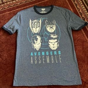 Men’s Marvel Avengers Assemble Short Sleeved T-Shirt Size Small